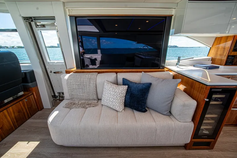 Slide: The Image of Riviera 6800 Sport Yacht Platinum Edition 2025 - 7818284
