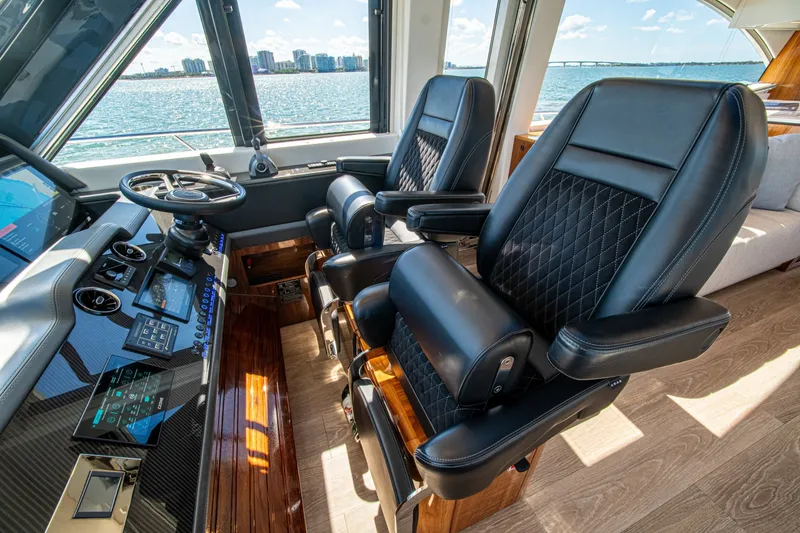 Slide: The Image of Riviera 6800 Sport Yacht Platinum Edition 2025 - 7818290
