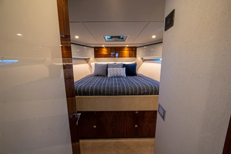 Slide: The Image of Riviera 6800 Sport Yacht Platinum Edition 2025 - 7818310