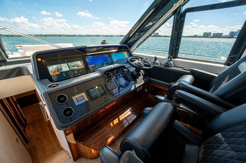 Slide: The Image of Riviera 6800 Sport Yacht Platinum Edition 2025 - 7818288