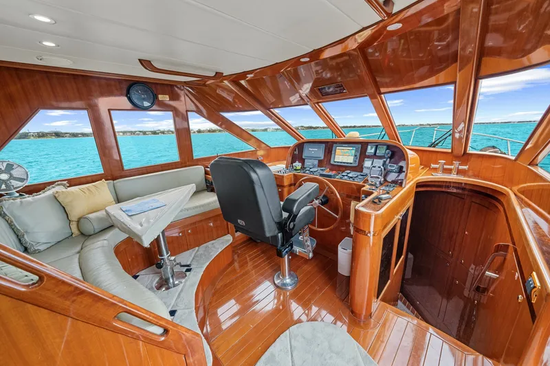 Slide: The Image of Hampton 558 Pilothouse 2005 - 7818029