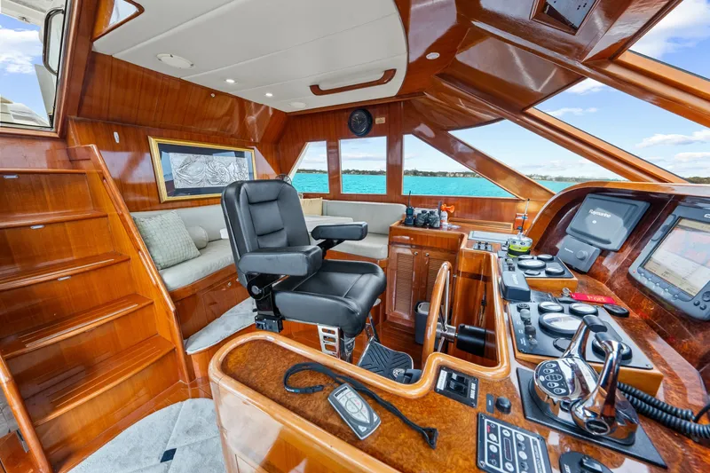 Slide: The Image of Hampton 558 Pilothouse 2005 - 7818030