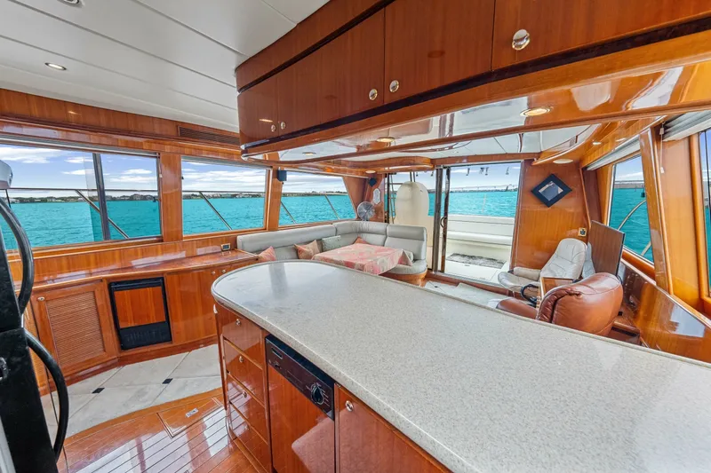 Slide: The Image of Hampton 558 Pilothouse 2005 - 7818028