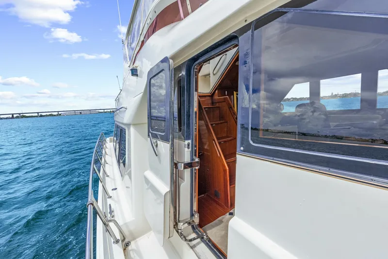 Slide: The Image of Hampton 558 Pilothouse 2005 - 7818003