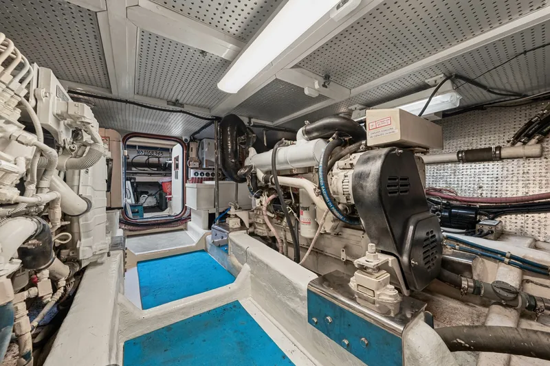 Slide: The Image of Hampton 558 Pilothouse 2005 - 7818076