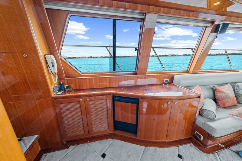 Slide: The Image of Hampton 558 Pilothouse 2005 - 7818027
