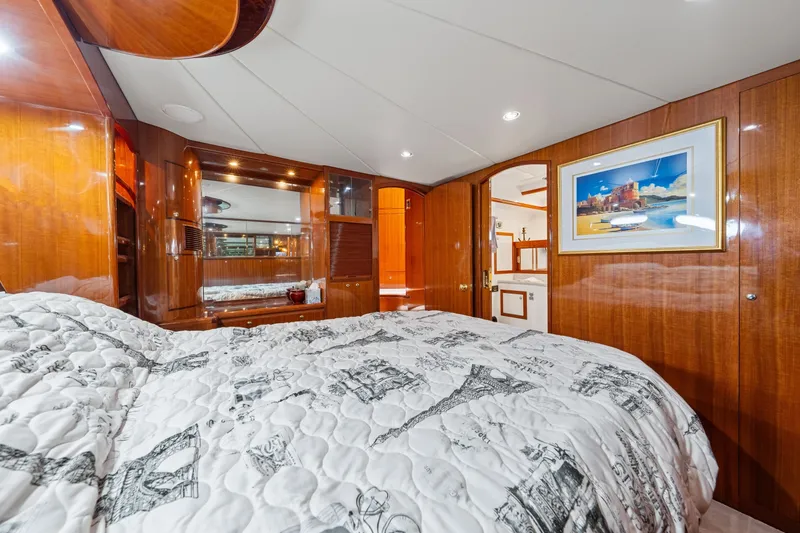 Slide: The Image of Hampton 558 Pilothouse 2005 - 7818048