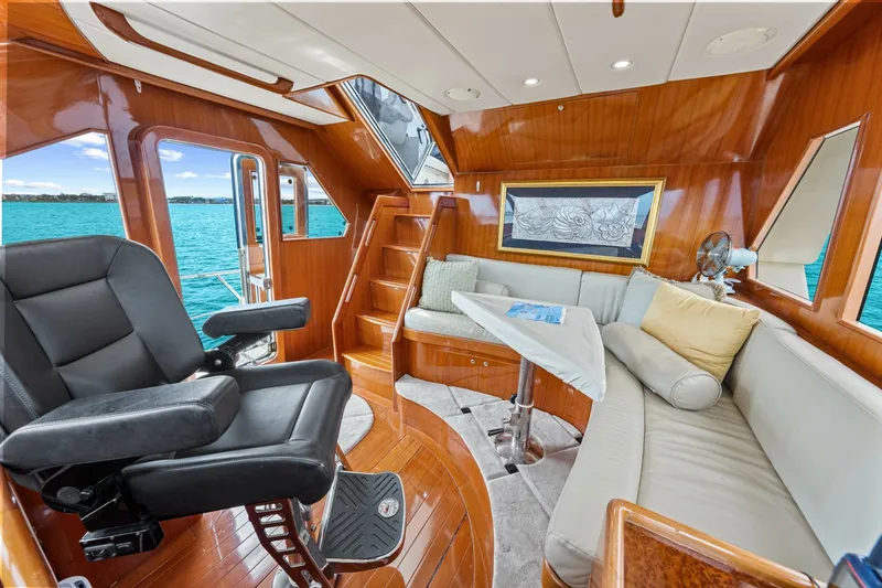 Slide: The Image of Hampton 558 Pilothouse 2005 - 7818032
