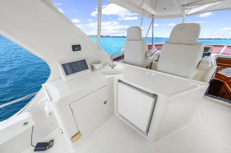 Slide: The Image of Hampton 558 Pilothouse 2005 - 7818015