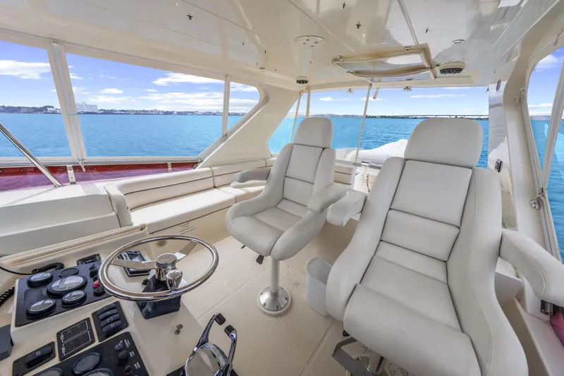Slide: The Image of Hampton 558 Pilothouse 2005 - 7818019