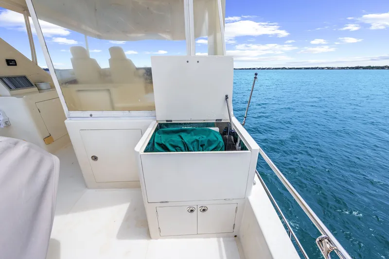 Slide: The Image of Hampton 558 Pilothouse 2005 - 7818013