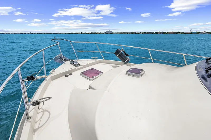 Slide: The Image of Hampton 558 Pilothouse 2005 - 7817990
