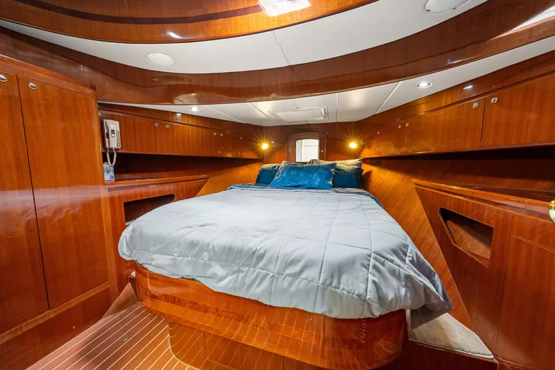Slide: The Image of Hampton 558 Pilothouse 2005 - 7818058