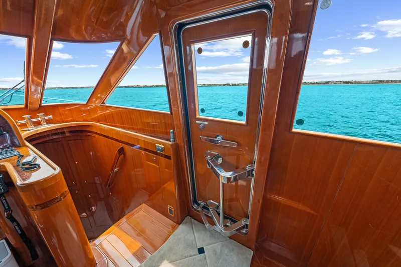 Slide: The Image of Hampton 558 Pilothouse 2005 - 7818034
