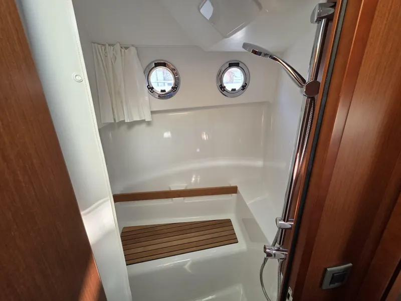 Slide: The Image of Huge separate shower stall - 7818214