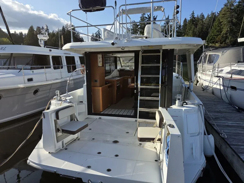 Slide: The Image of Open transom showing built-in seating - 7818204