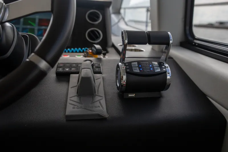Slide: The Image of Azimut FLY 50 2025 - 7818363