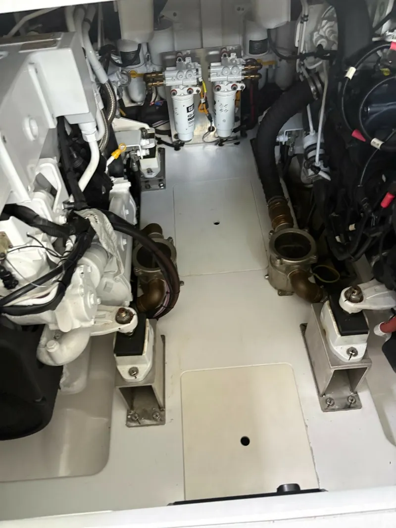 Slide: The Image of Azimut FLY 50 2025 - 7818376