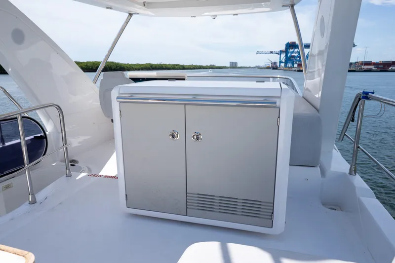 Slide: The Image of Azimut FLY 50 2025 - 7818370