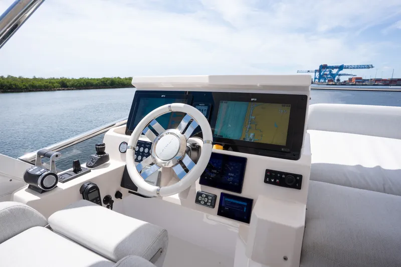 Slide: The Image of Azimut FLY 50 2025 - 7818367