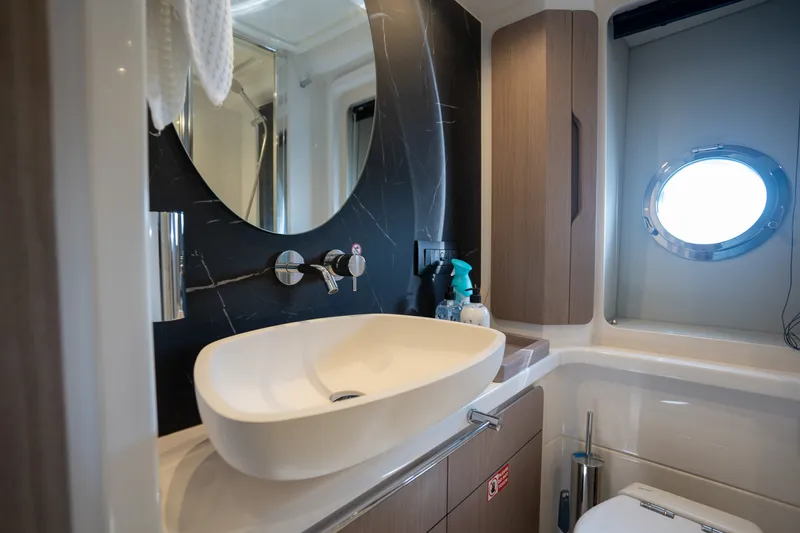 Slide: The Image of Azimut FLY 50 2025 - 7818349