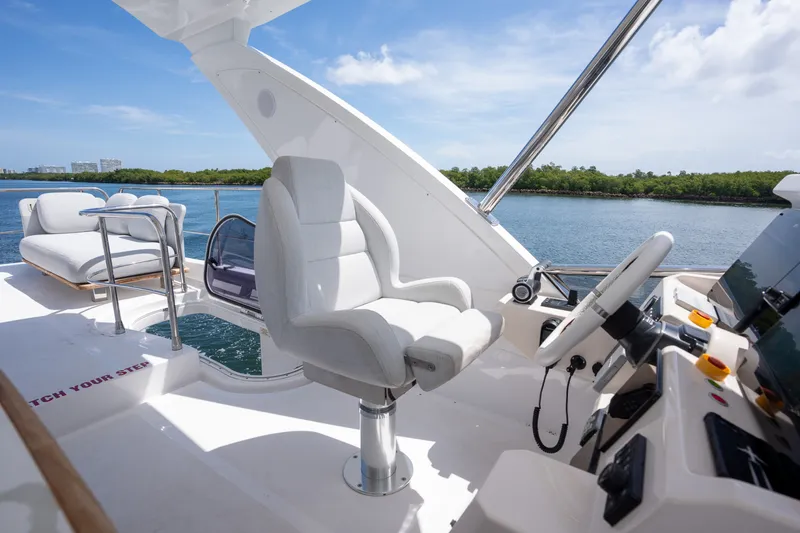 Slide: The Image of Azimut FLY 50 2025 - 7818366