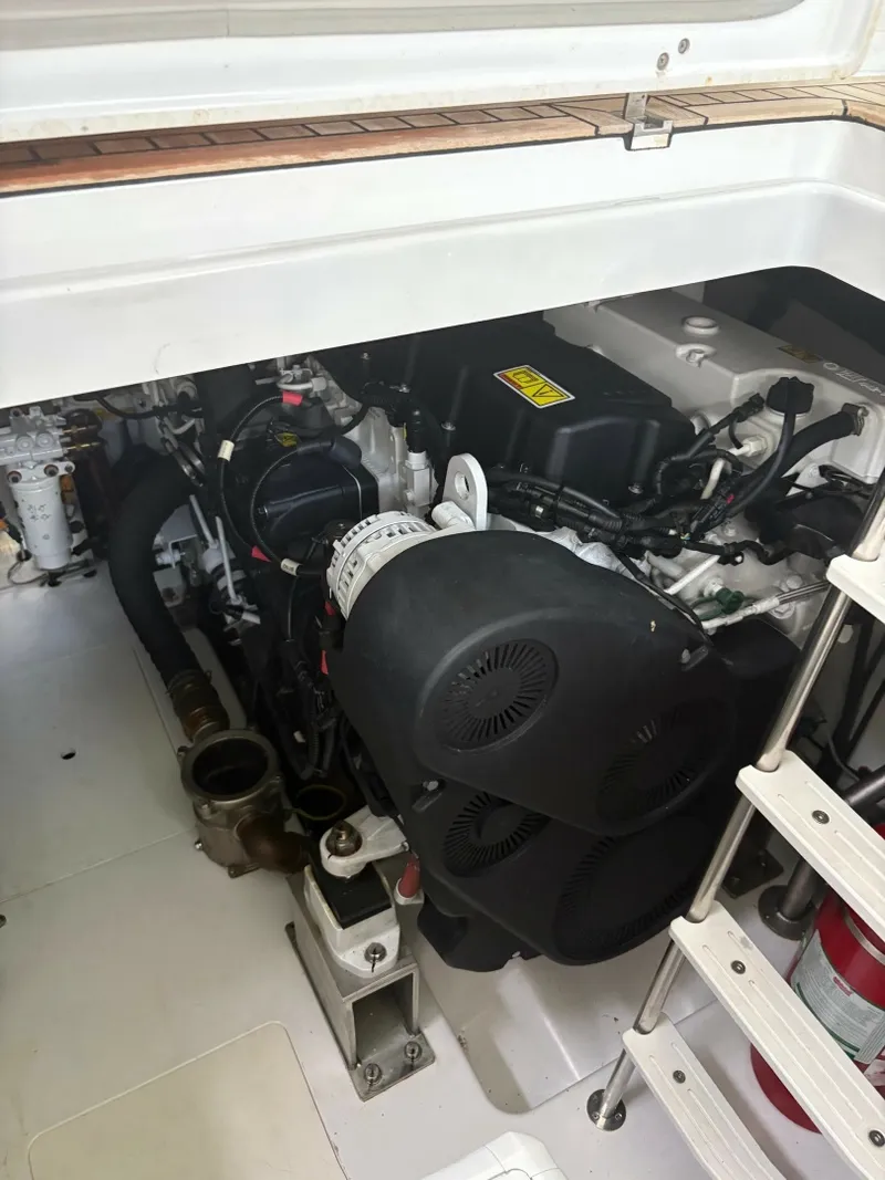 Slide: The Image of Azimut FLY 50 2025 - 7818379