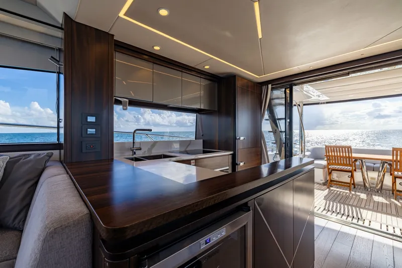Slide: The Image of Sunseeker Manhattan 68 2022 - 7927241