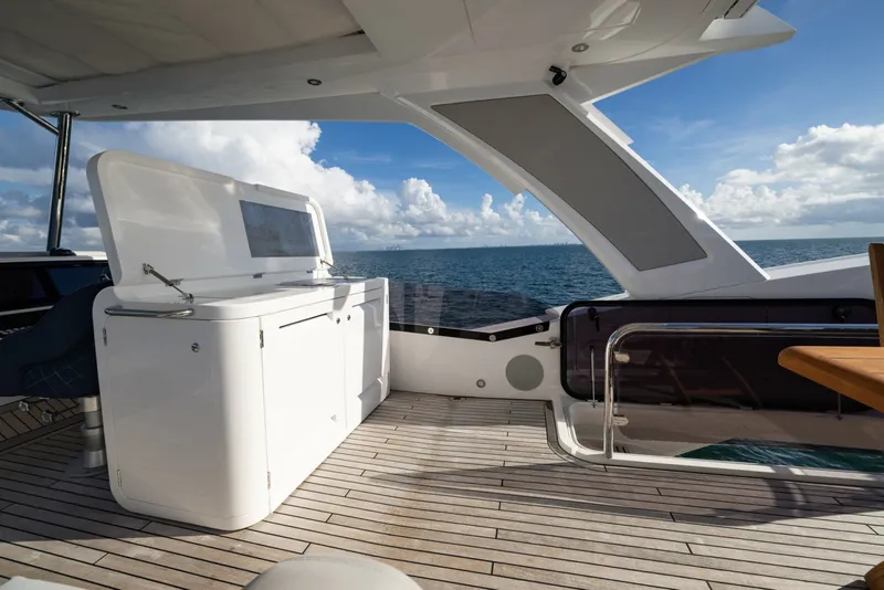 Slide: The Image of Sunseeker Manhattan 68 2022 - 7927236