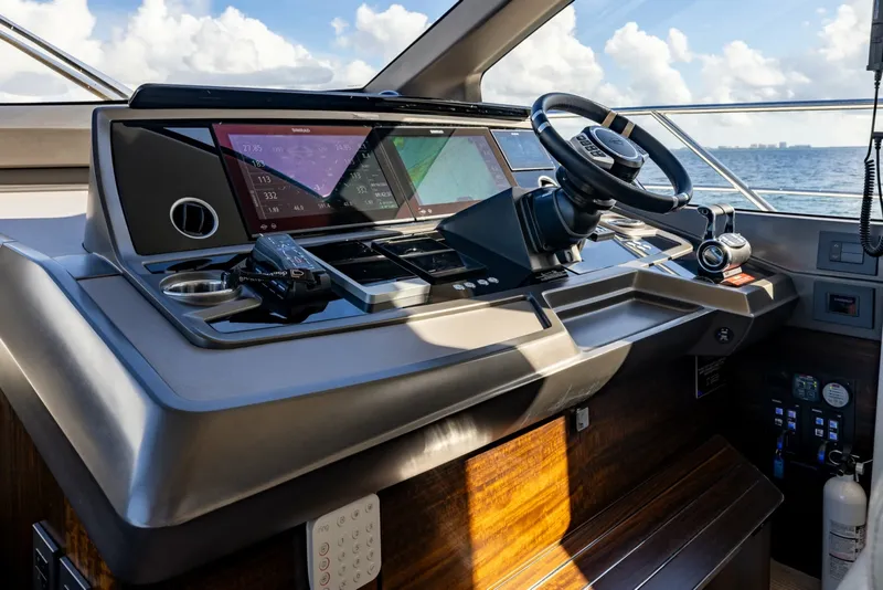 Slide: The Image of Sunseeker Manhattan 68 2022 - 7927256