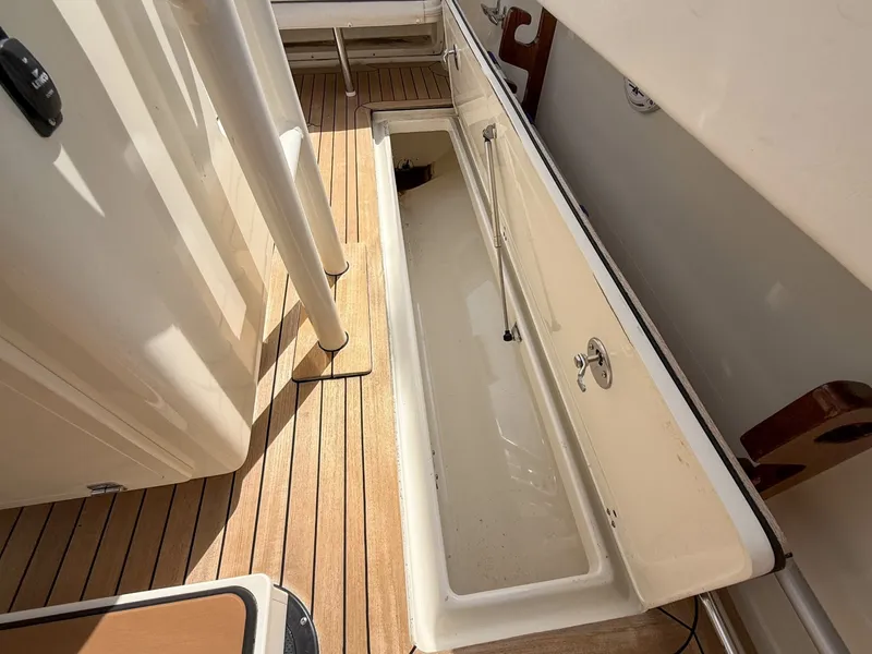 Slide: The Image of Boston Whaler Justice 32 2013 - 7820653