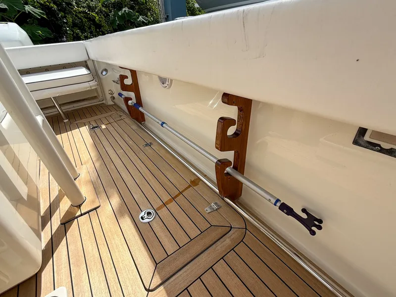 Slide: The Image of Boston Whaler Justice 32 2013 - 7820627