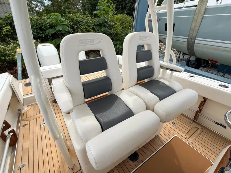 Slide: The Image of Boston Whaler Justice 32 2013 - 7820643