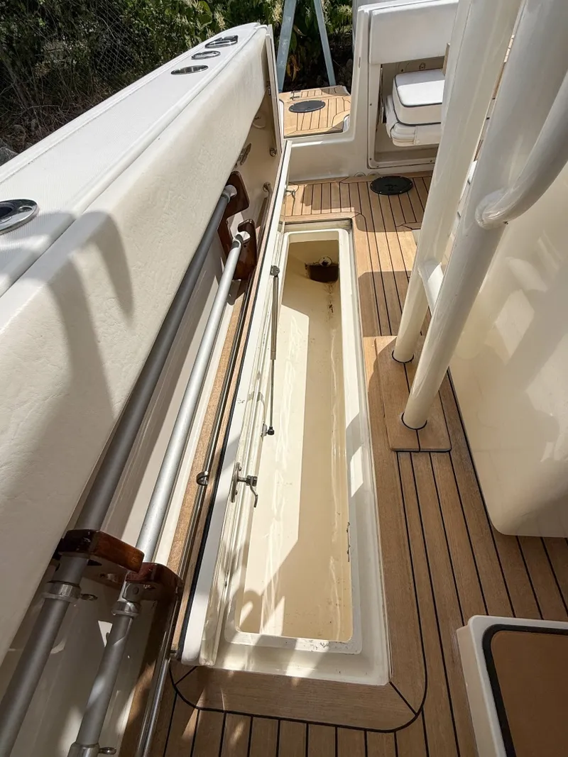 Slide: The Image of Boston Whaler Justice 32 2013 - 7820624