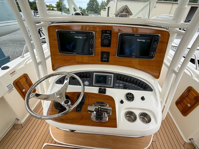 Slide: The Image of Boston Whaler Justice 32 2013 - 7820641
