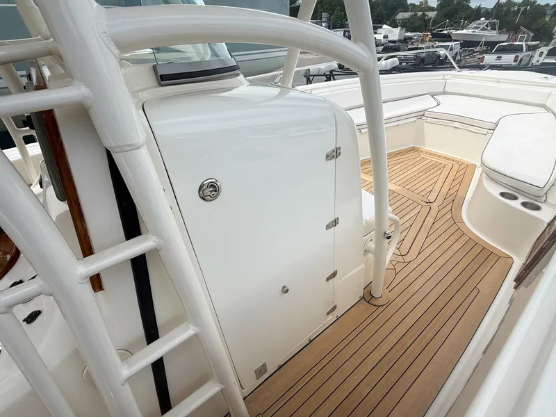 Slide: The Image of Boston Whaler Justice 32 2013 - 7820656