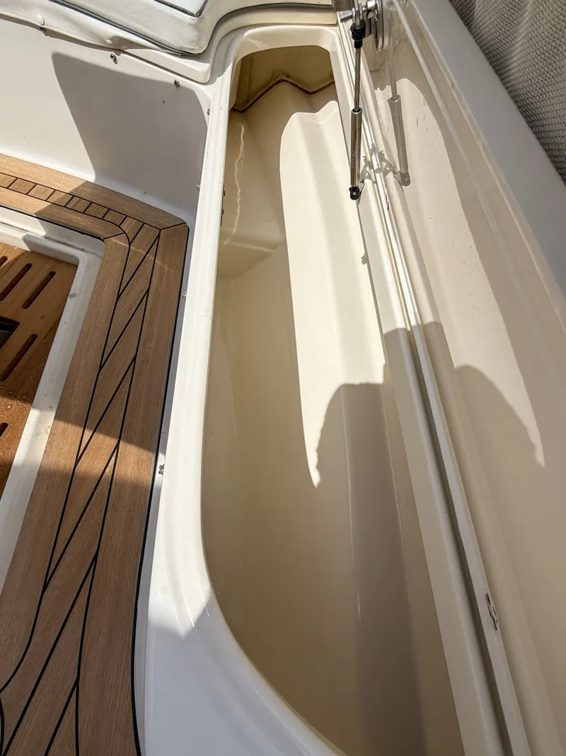 Slide: The Image of Boston Whaler Justice 32 2013 - 7820654