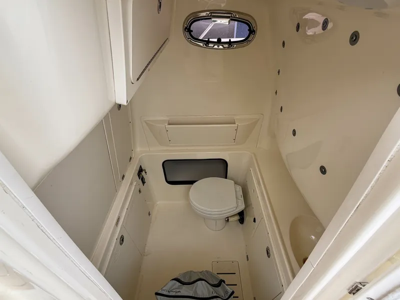 Slide: The Image of Boston Whaler Justice 32 2013 - 7820652