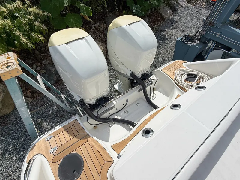 Slide: The Image of Boston Whaler Justice 32 2013 - 7820628