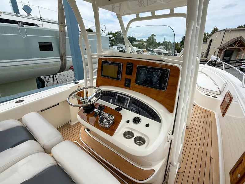 Slide: The Image of Boston Whaler Justice 32 2013 - 7820646