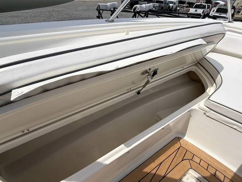 Slide: The Image of Boston Whaler Justice 32 2013 - 7820655