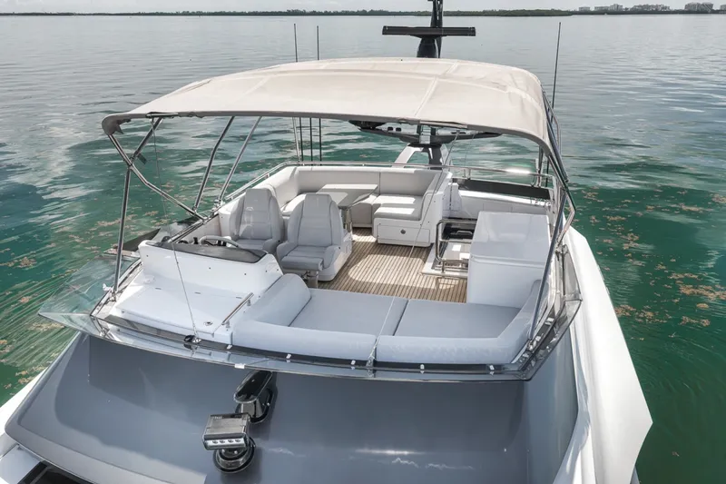 Slide: The Image of Azimut S8 2024 - 7821264