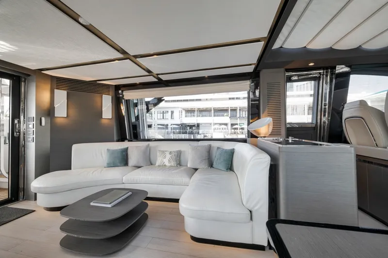 Slide: The Image of Azimut S8 2024 - 7821292