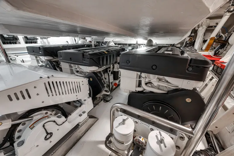 Slide: The Image of Azimut S8 2024 - 7821324