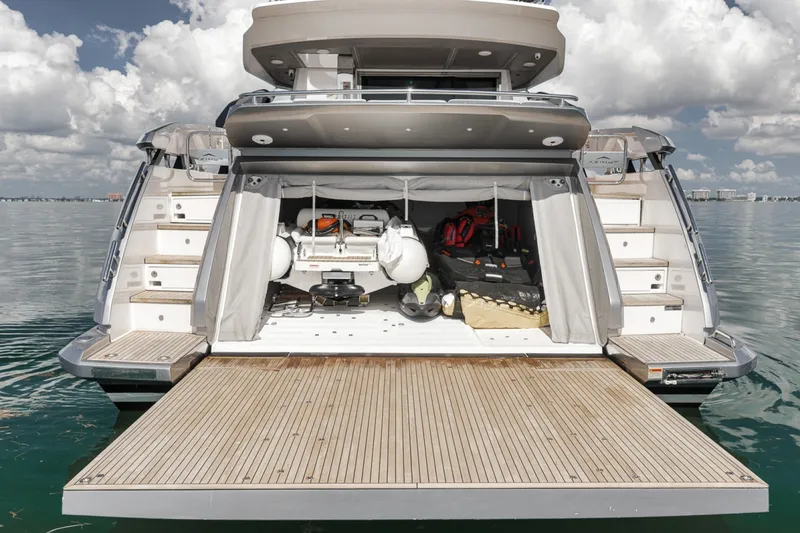 Slide: The Image of Azimut S8 2024 - 7821270