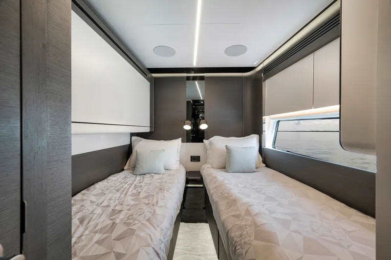 Slide: The Image of Azimut S8 2024 - 7821321