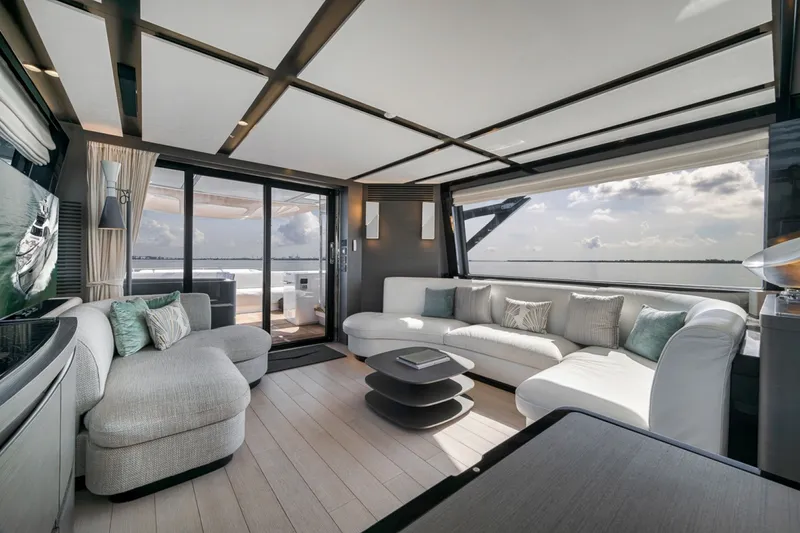 Slide: The Image of Azimut S8 2024 - 7821288