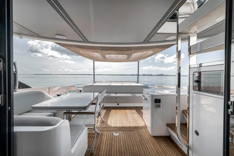 Slide: The Image of Azimut S8 2024 - 7821285