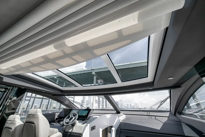 Slide: The Image of Azimut S8 2024 - 7821302