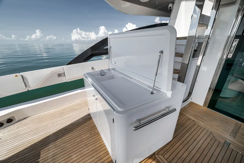 Slide: The Image of Azimut S8 2024 - 7821287